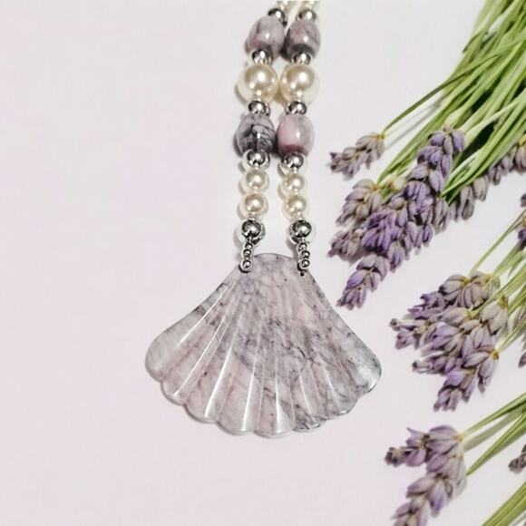 Faux pearl and lavender marbled stone fan shell statement necklace - Picture 11 of 11